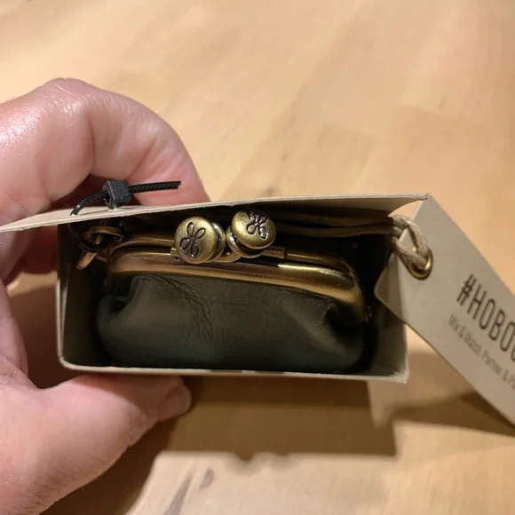 Hobo Intl NWT Leather Kisslock Purse W/ Dog Clip - Picture 3 of 5